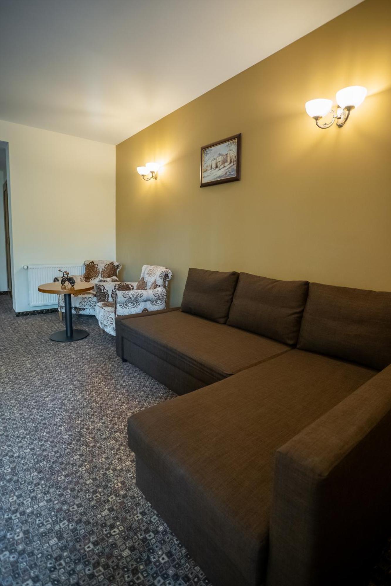 오푸스 빌라 시나이아 외부 사진 A typical hotel room in the Czech Republic
