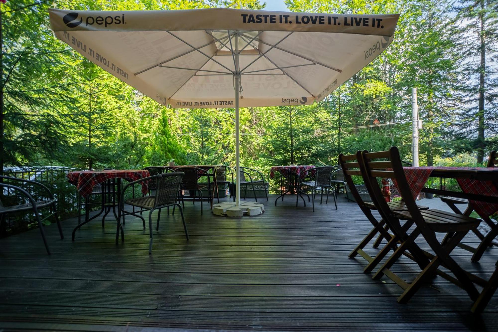 오푸스 빌라 시나이아 외부 사진 A patio umbrella